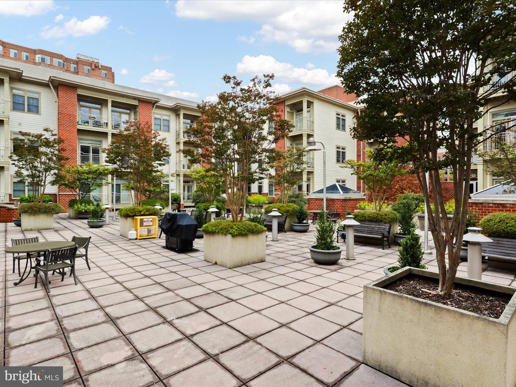 309 HOLLAND LANE 329