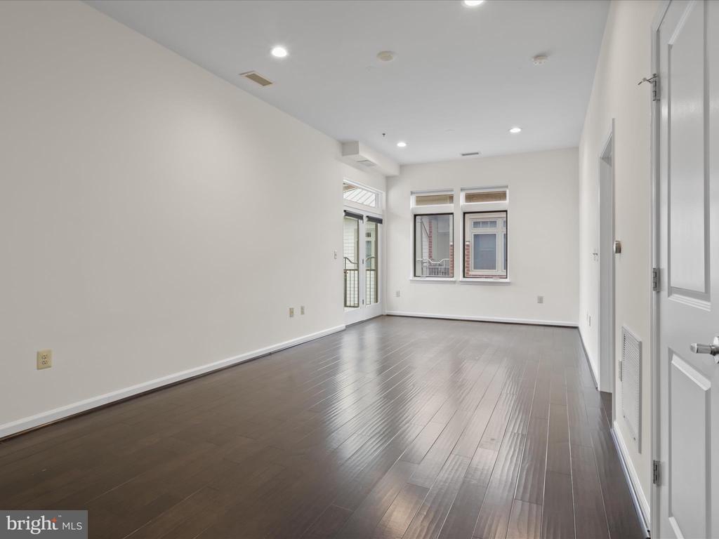309 HOLLAND LANE 329
