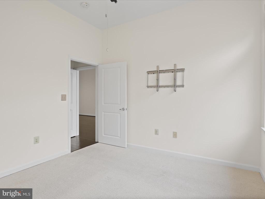 309 HOLLAND LANE 329