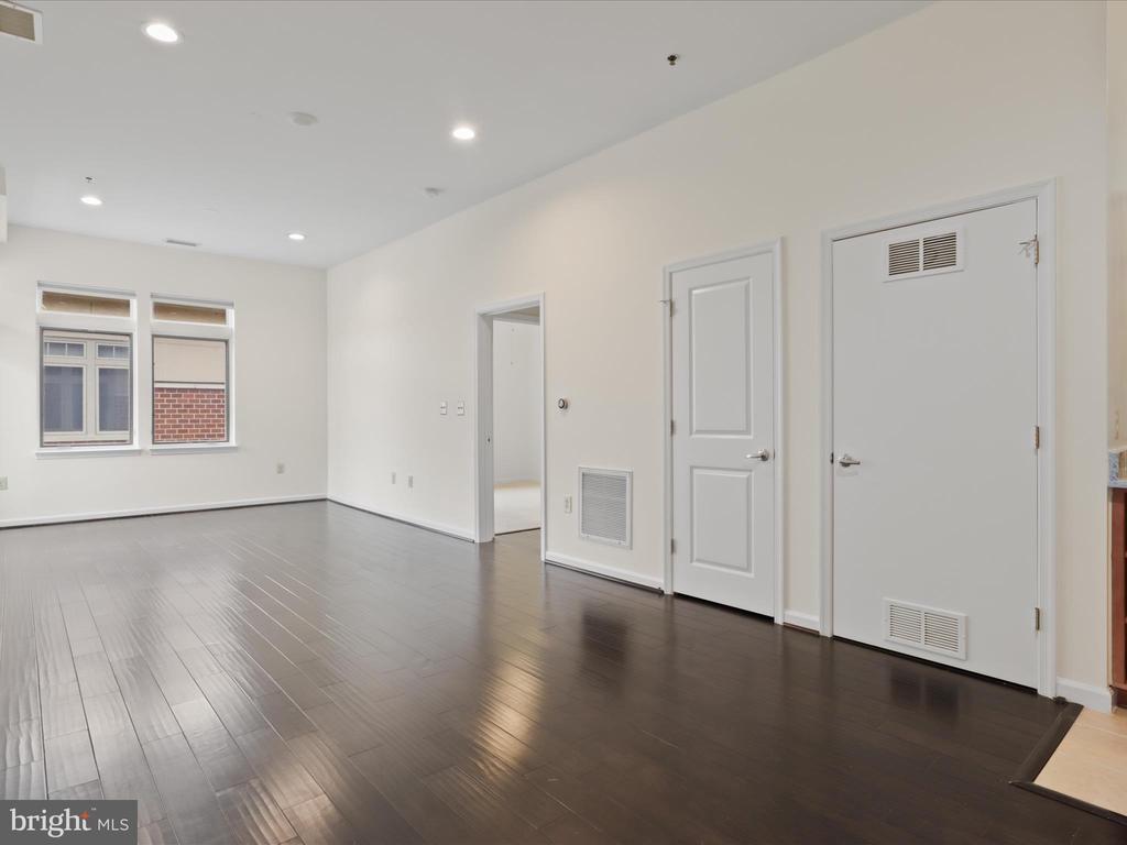 309 HOLLAND LANE 329
