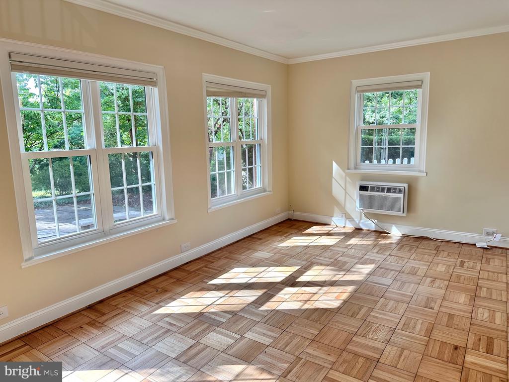 3614 GREENWAY PLACE