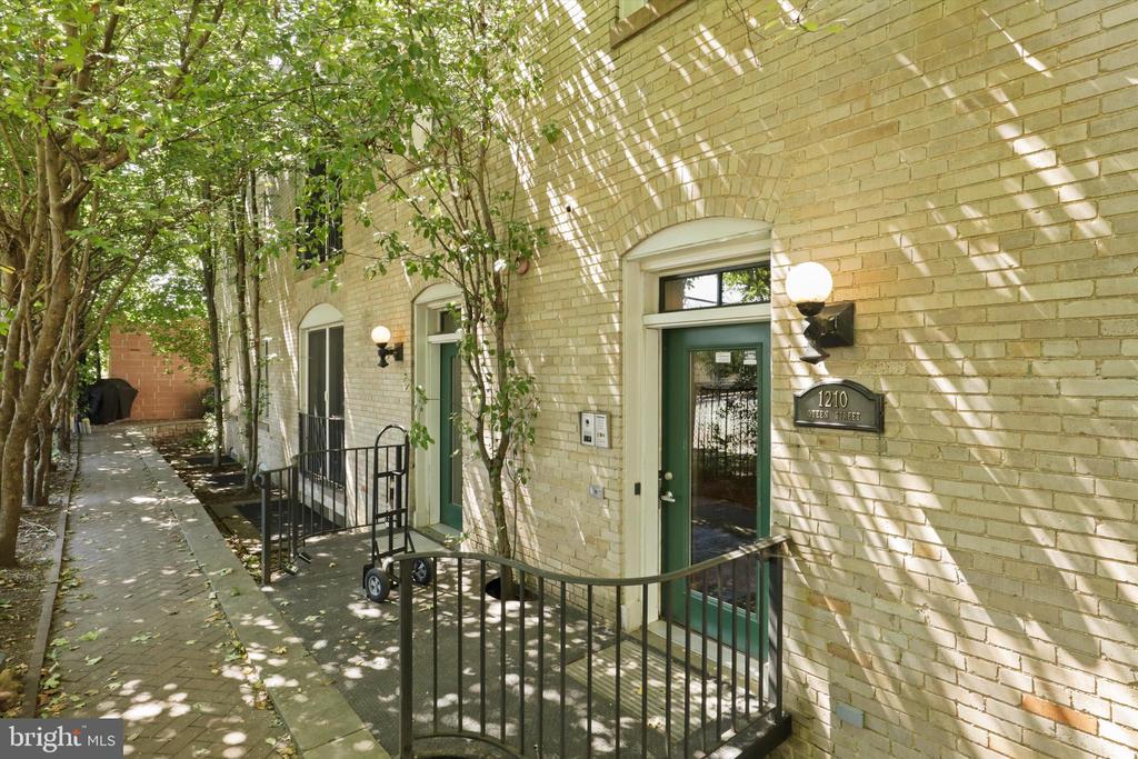 1210 QUEEN STREET 8