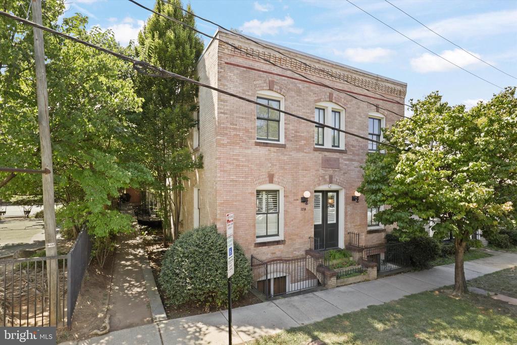 1210 QUEEN STREET 8