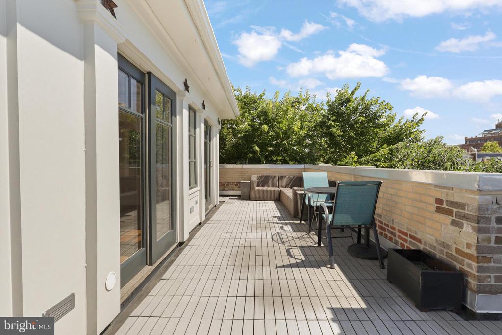 1210 QUEEN STREET 8