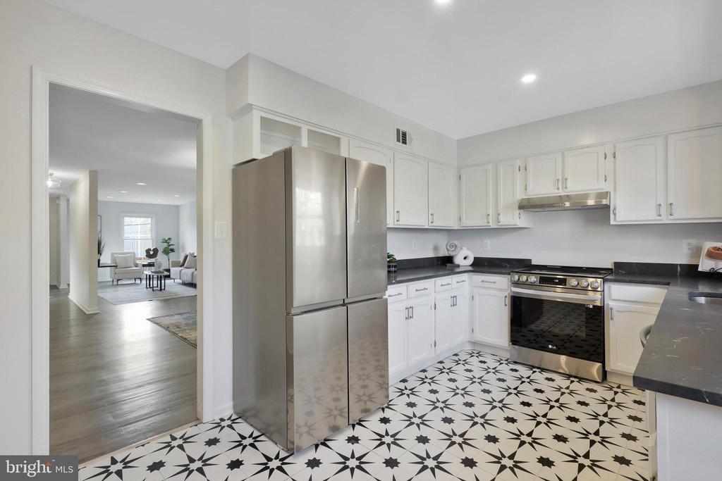 214 DUNCAN AVE A