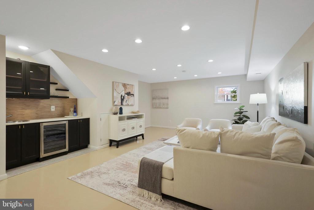 214 DUNCAN AVE A