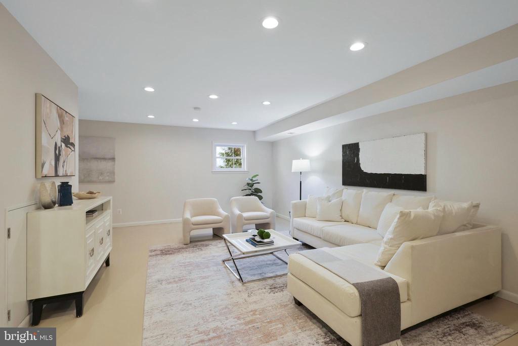 214 DUNCAN AVE A