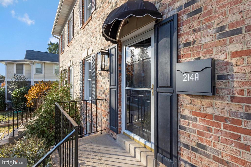 214 DUNCAN AVE A