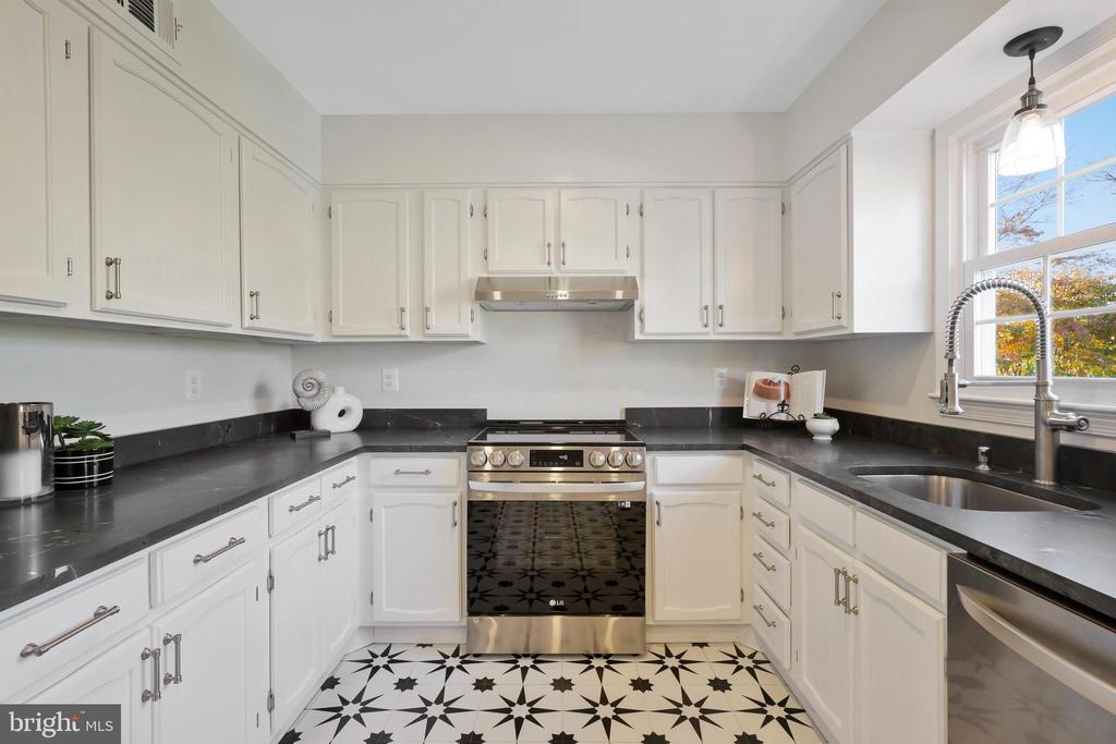 214 DUNCAN AVE A