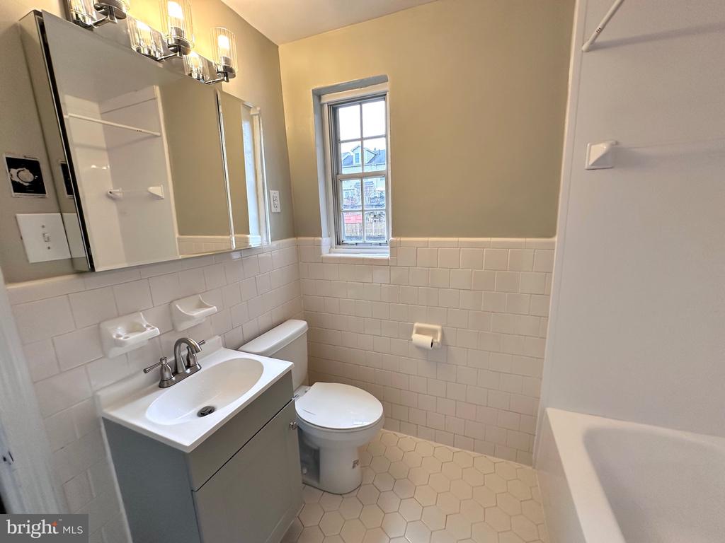 1804 W ABINGDON DRIVE 102