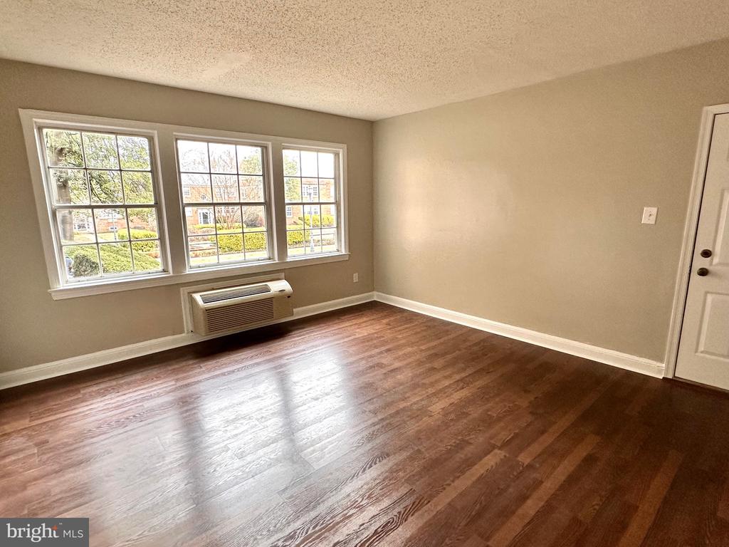 1804 W ABINGDON DRIVE 102