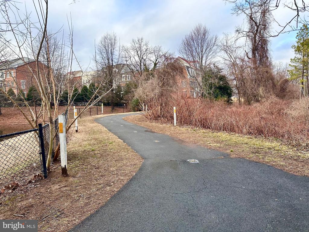 1804 W ABINGDON DRIVE 102