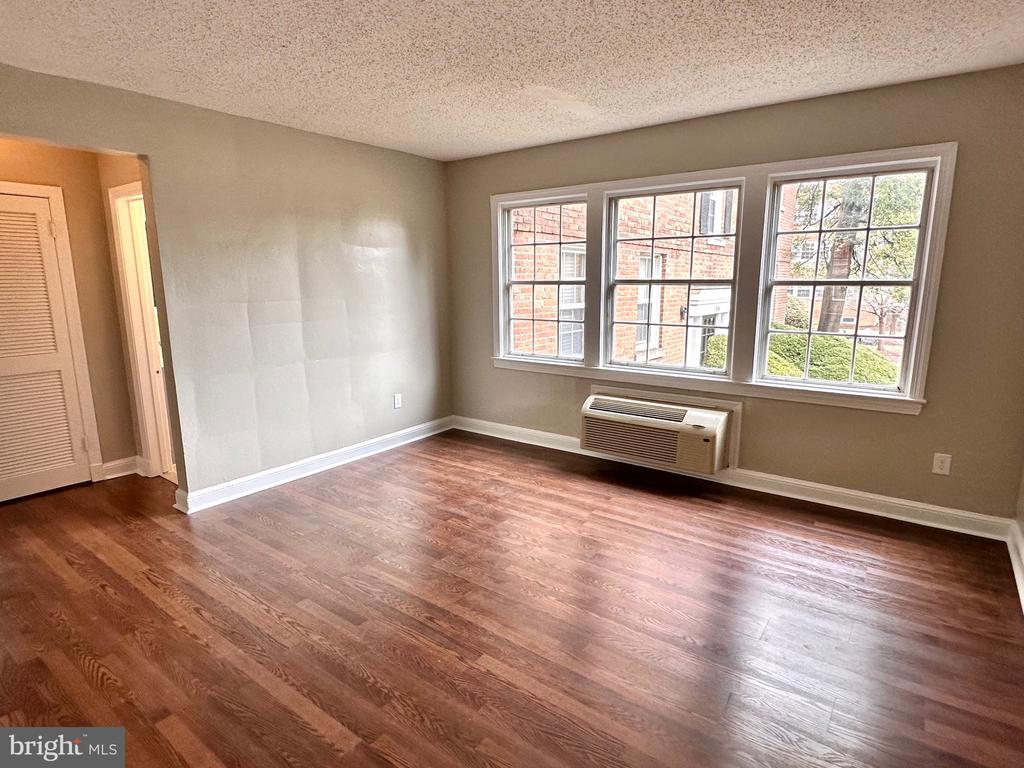 1804 W ABINGDON DRIVE 102