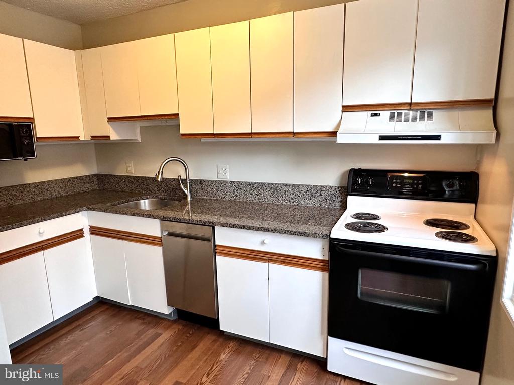 1804 W ABINGDON DRIVE 102
