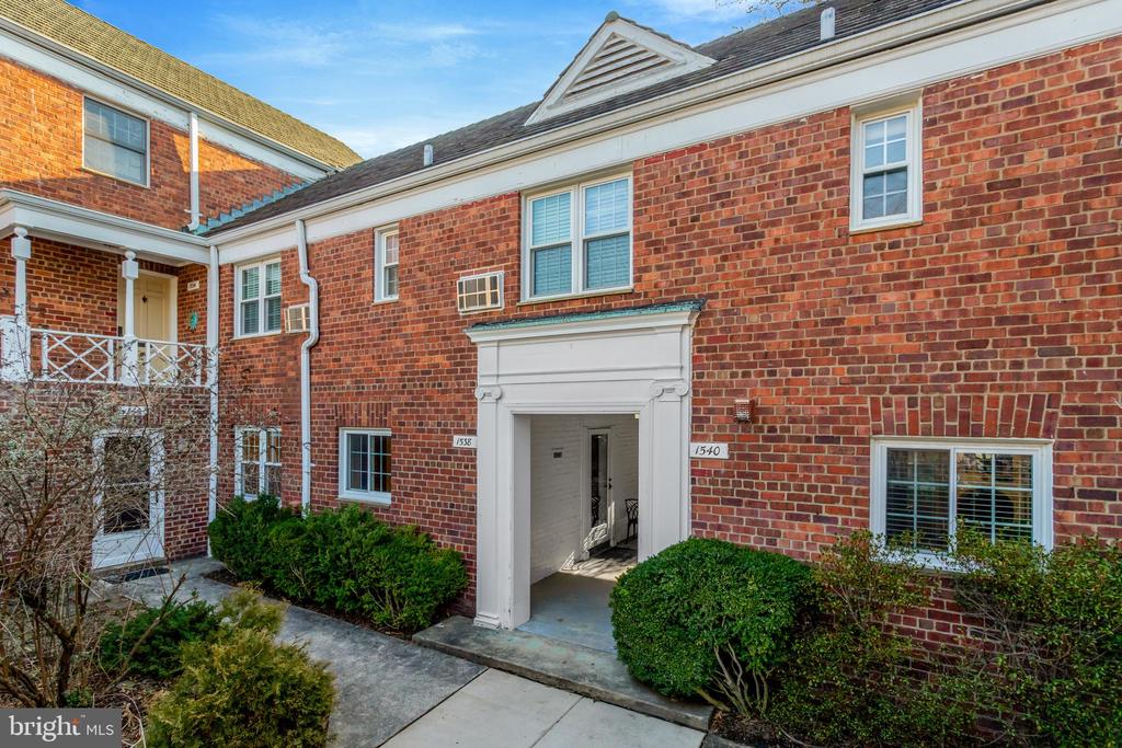 1538 MOUNT EAGLE PLACE