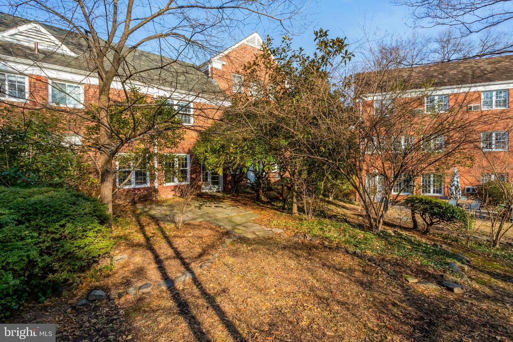 1538 MOUNT EAGLE PLACE