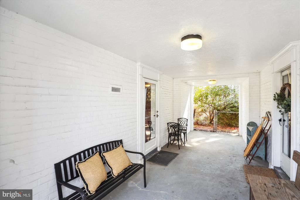 1538 MOUNT EAGLE PLACE
