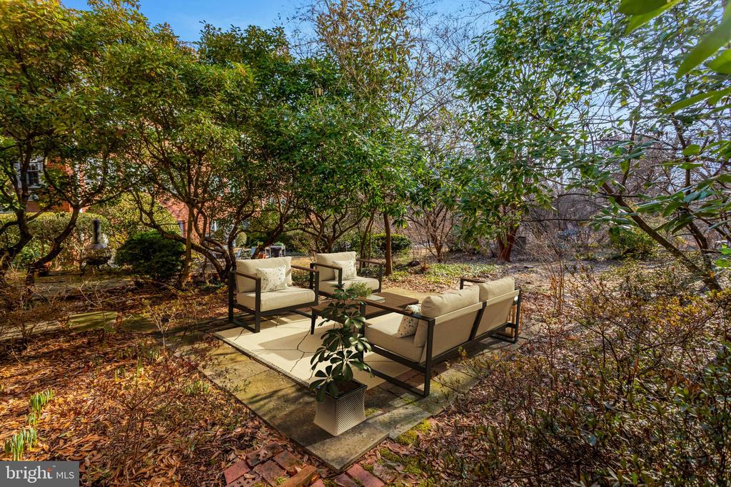 1538 MOUNT EAGLE PLACE