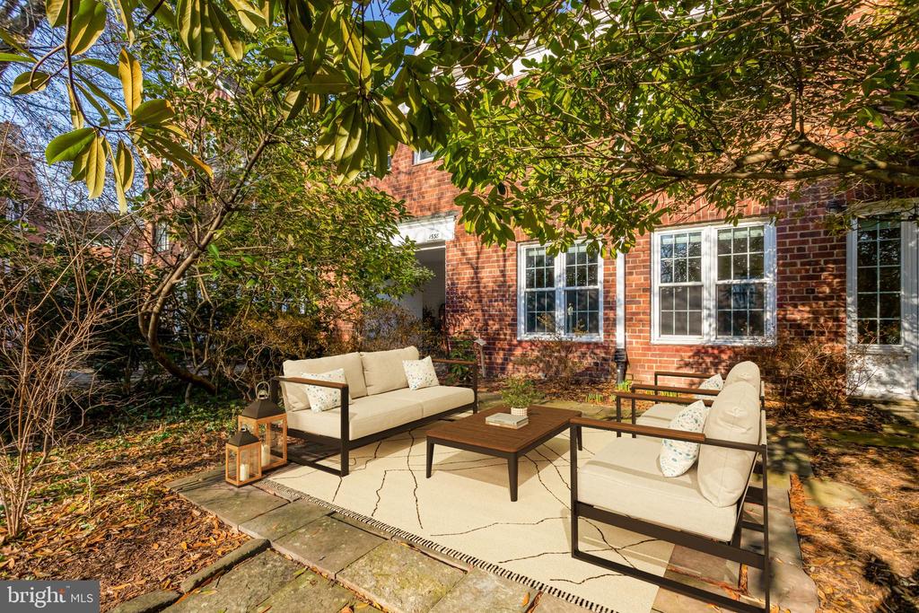 1538 MOUNT EAGLE PLACE