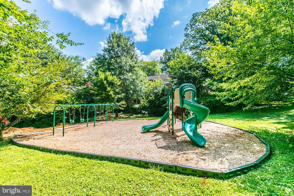 1538 MOUNT EAGLE PLACE