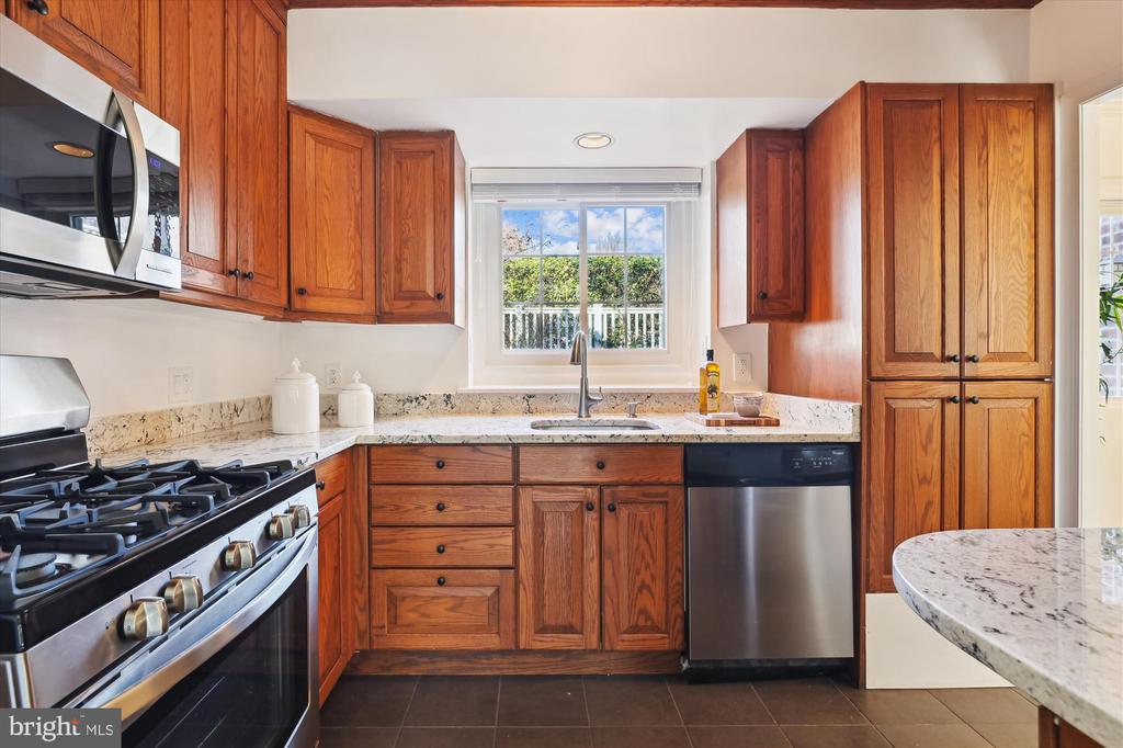 1538 MOUNT EAGLE PLACE