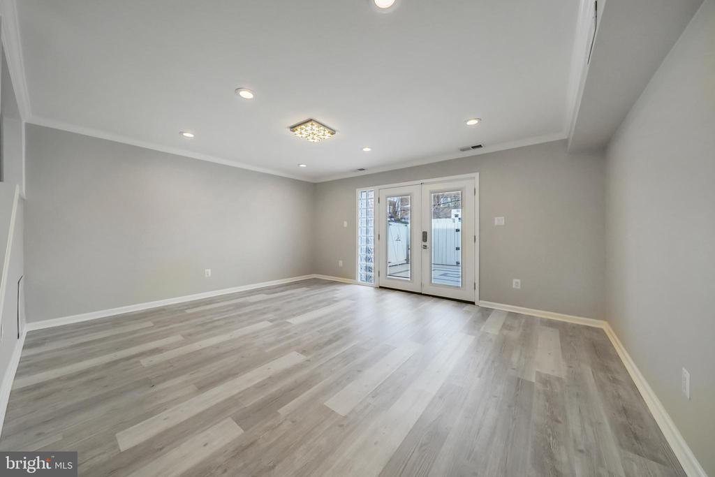 1015 FIRST STREET