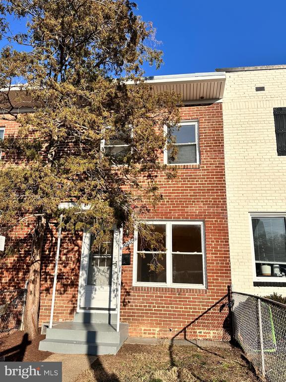 3609 EDISON STREET