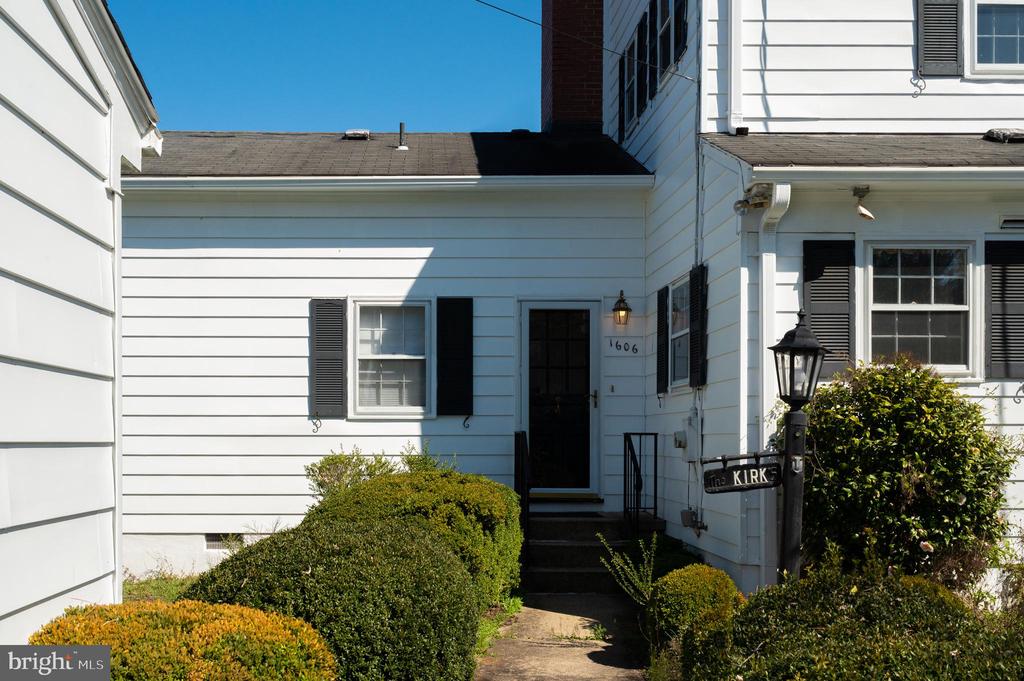 1606 ORCHARD STREET