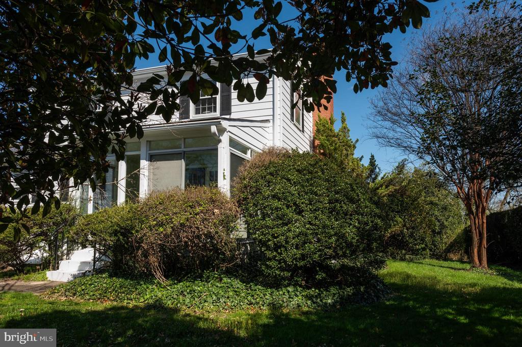 1606 ORCHARD STREET