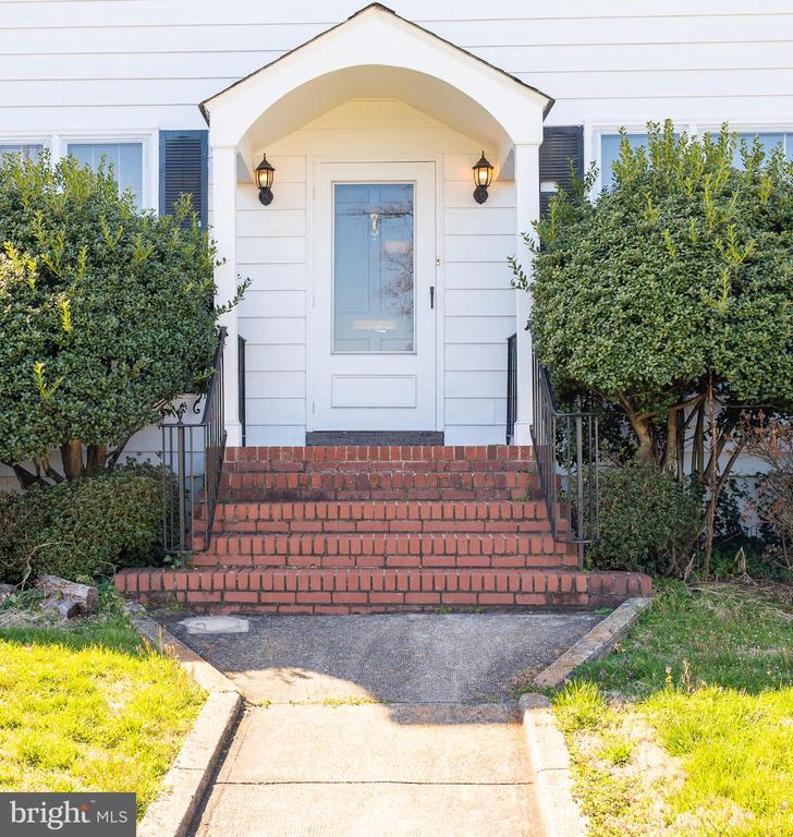 1606 ORCHARD STREET
