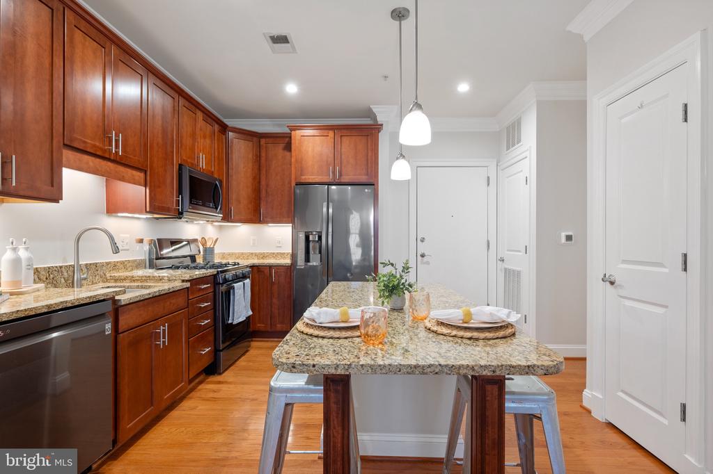1023 N ROYAL STREET 104