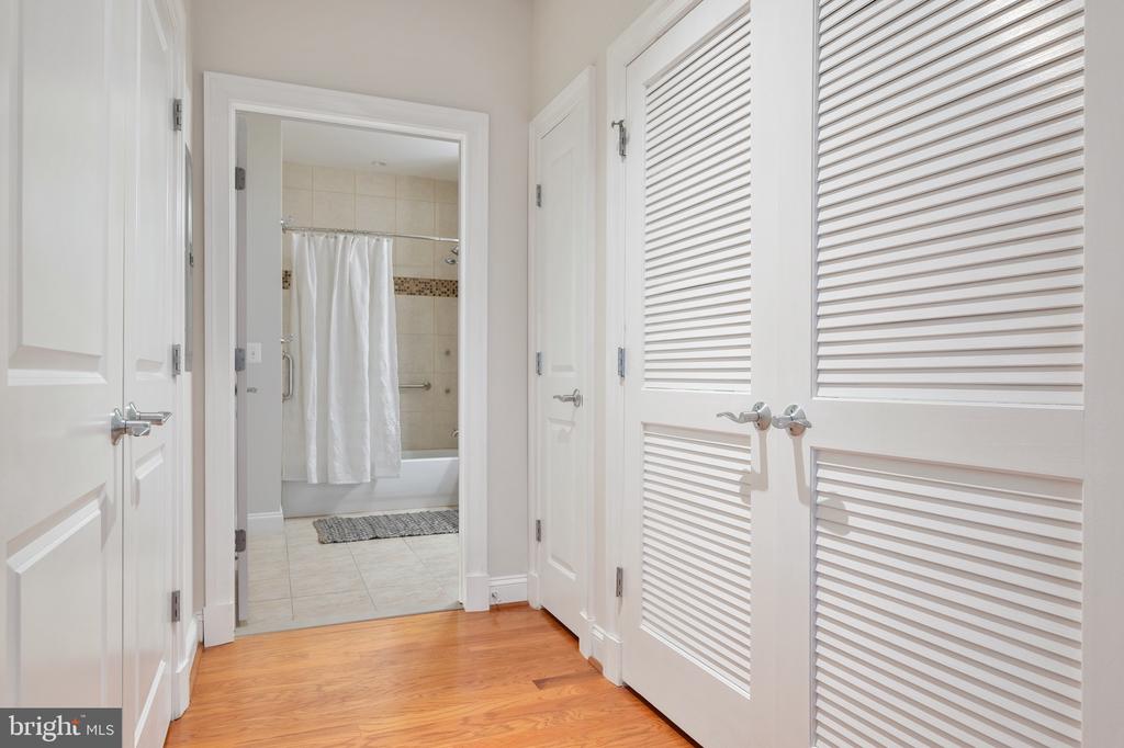 1023 N ROYAL STREET 104