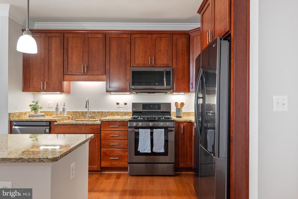 1023 N ROYAL STREET 104