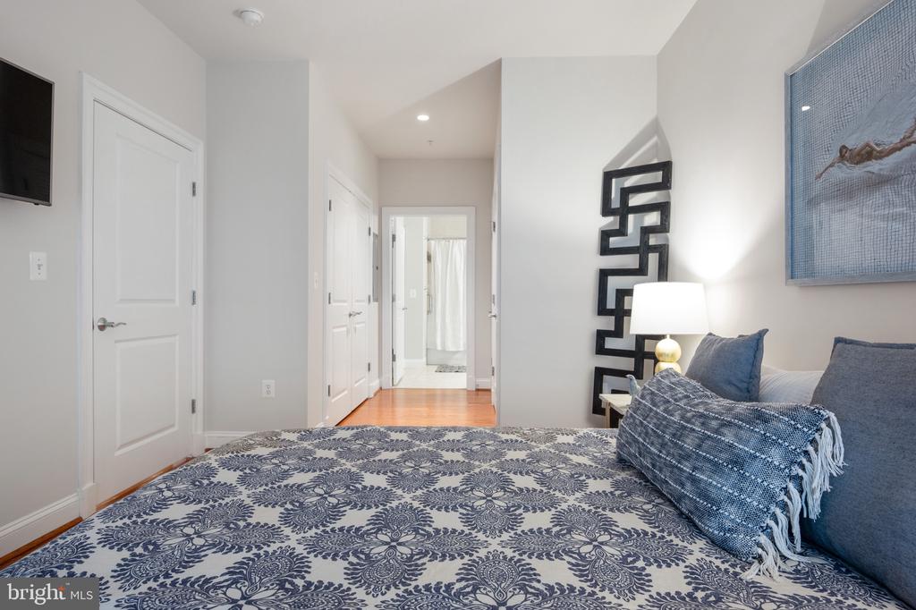 1023 N ROYAL STREET 104
