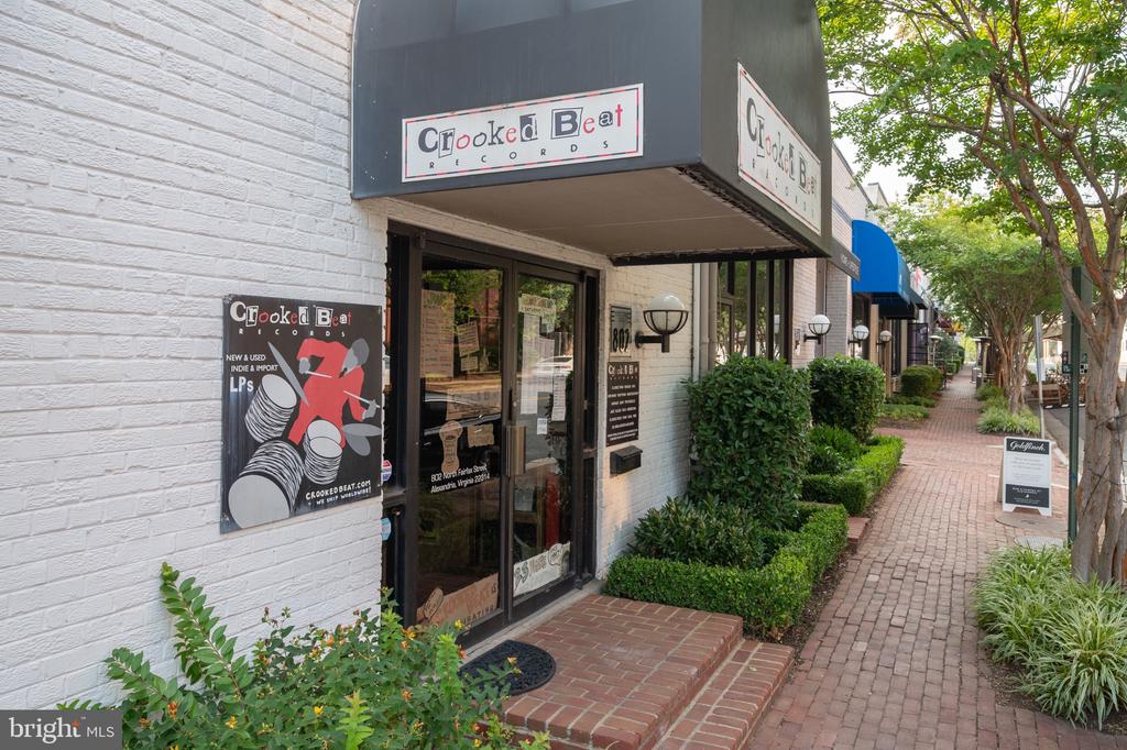 1023 N ROYAL STREET 104