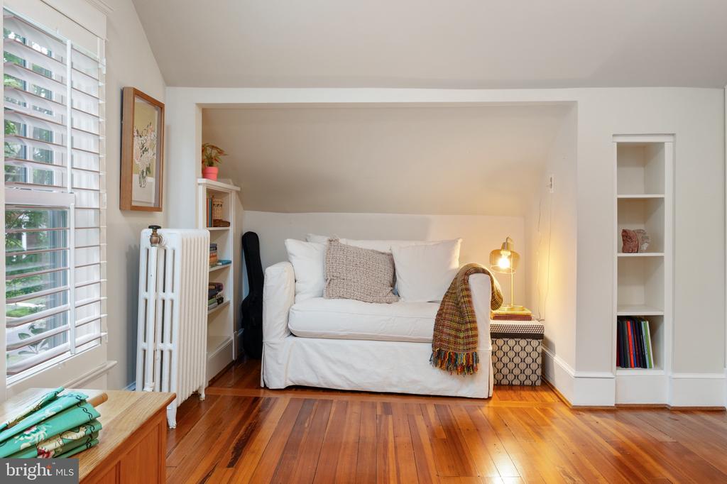 120 W MAPLE STREET