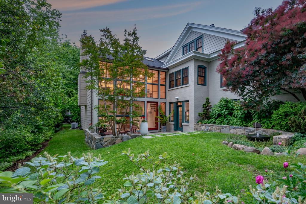 120 W MAPLE STREET