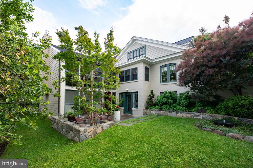 120 W MAPLE STREET