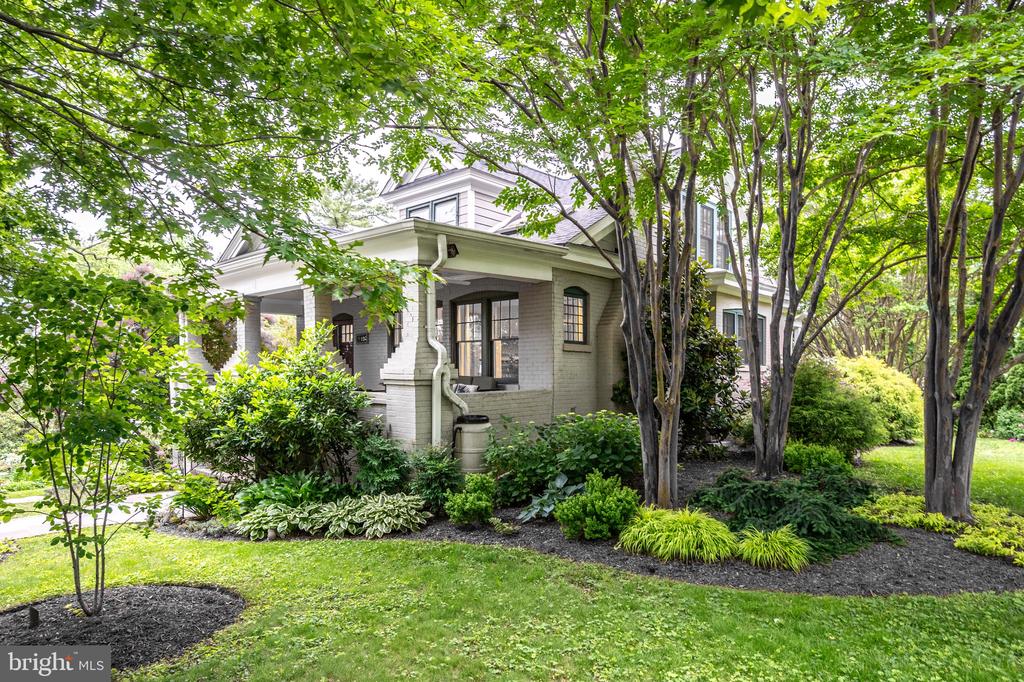 120 W MAPLE STREET