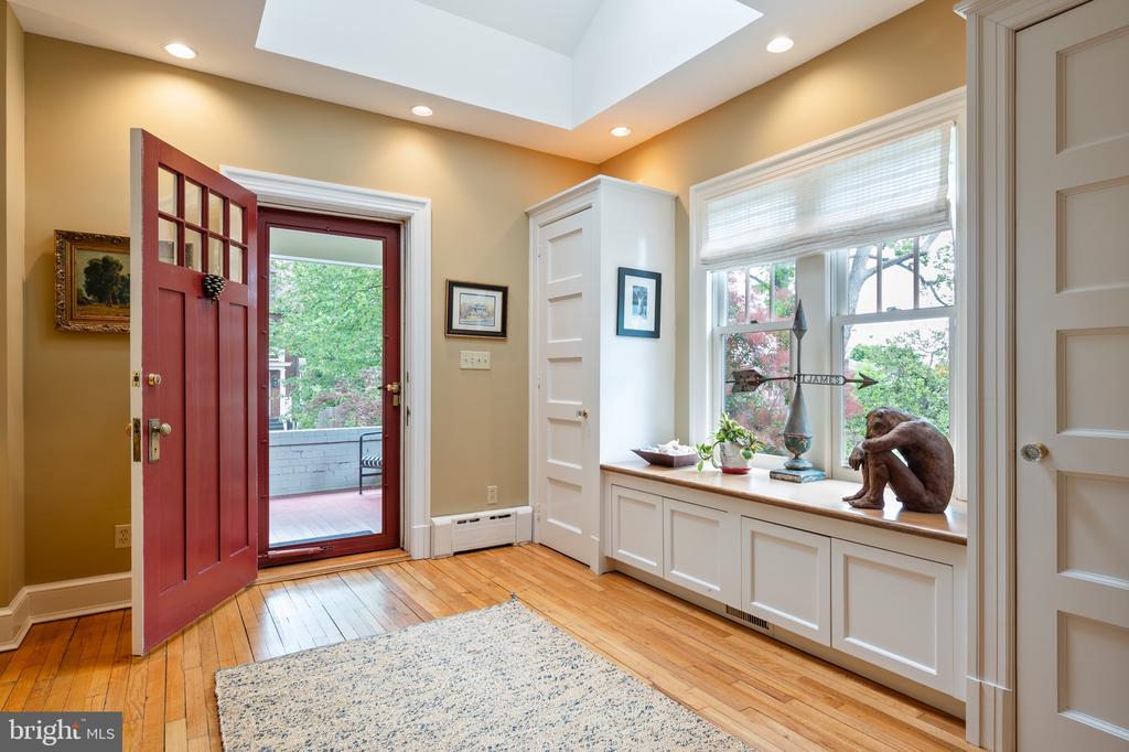 120 W MAPLE STREET