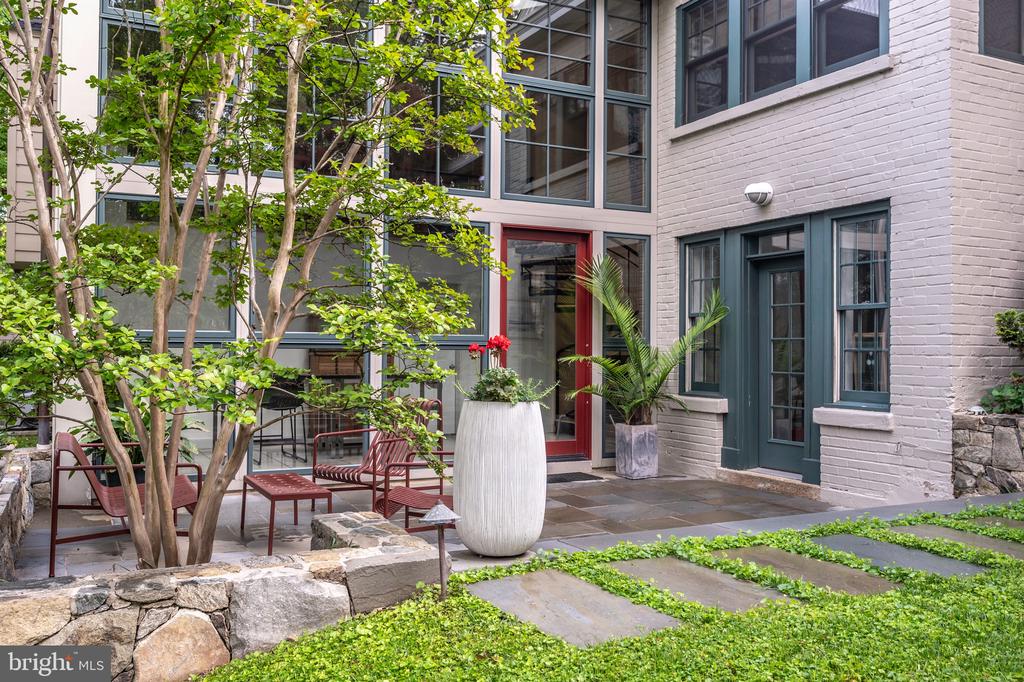 120 W MAPLE STREET