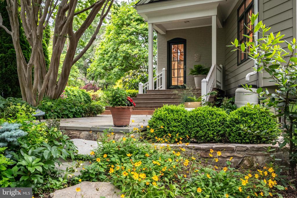120 W MAPLE STREET