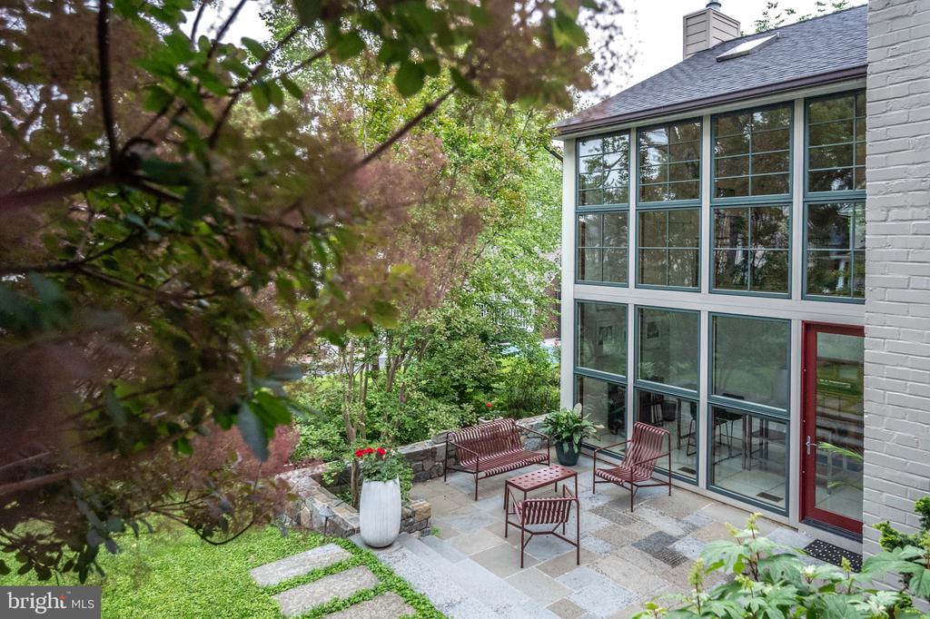 120 W MAPLE STREET