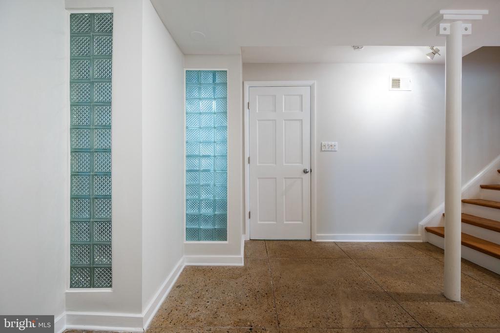 120 W MAPLE STREET