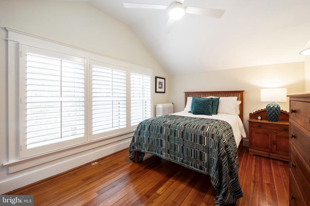 120 W MAPLE STREET