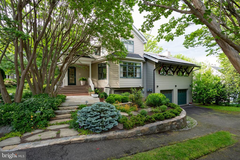 120 W MAPLE STREET