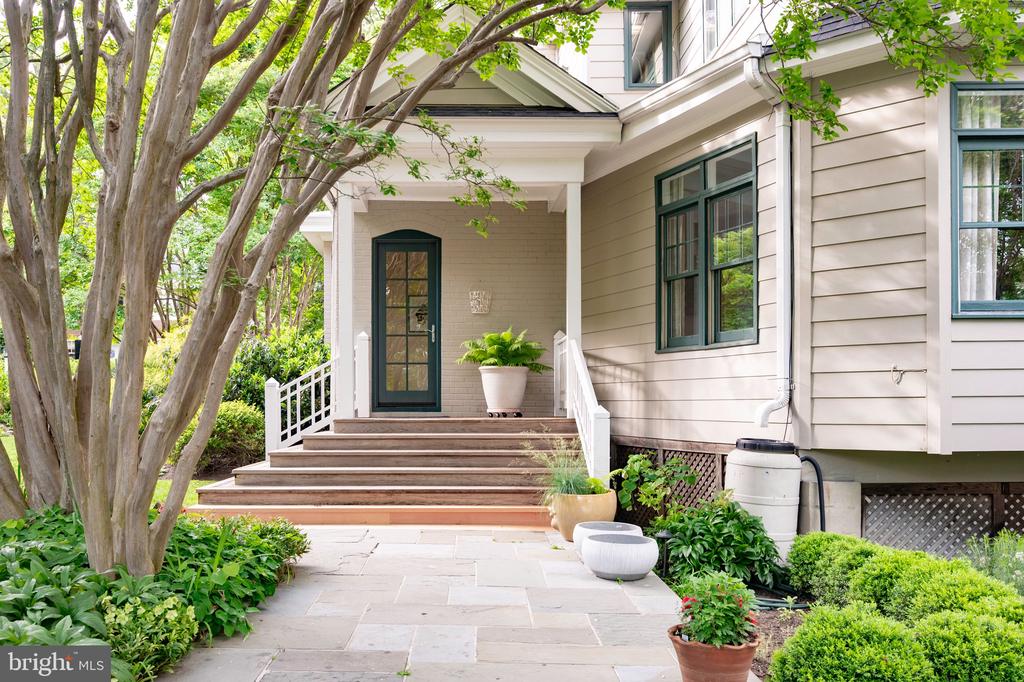 120 W MAPLE STREET