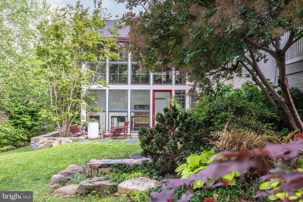 120 W MAPLE STREET