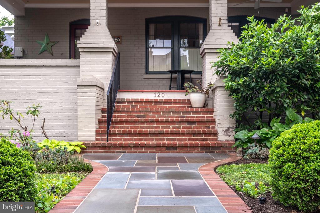 120 W MAPLE STREET