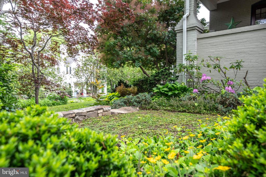 120 W MAPLE STREET